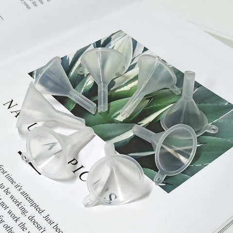 Para polvos finos, evitan derrames y desperdicios con embudos Yuntop.