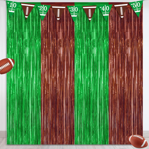 Cortinas ZATAYE metálicas marrón y verde, fondo ideal para fotos de fútbol.